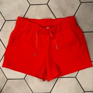 Stroll at Sundown Mid Rise Short